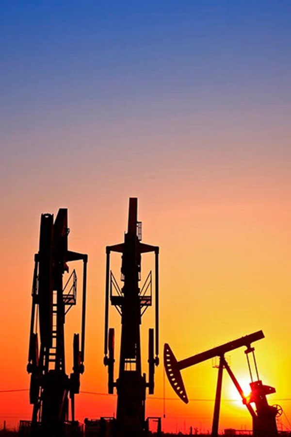 trivellazioni petrolifere al tramonto00