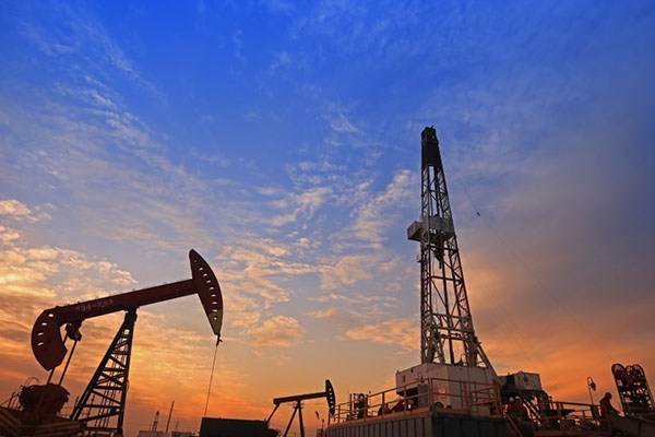 well-drilling-rig-stock-shale